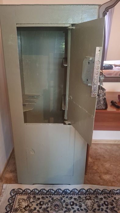 Продам сейф срочно