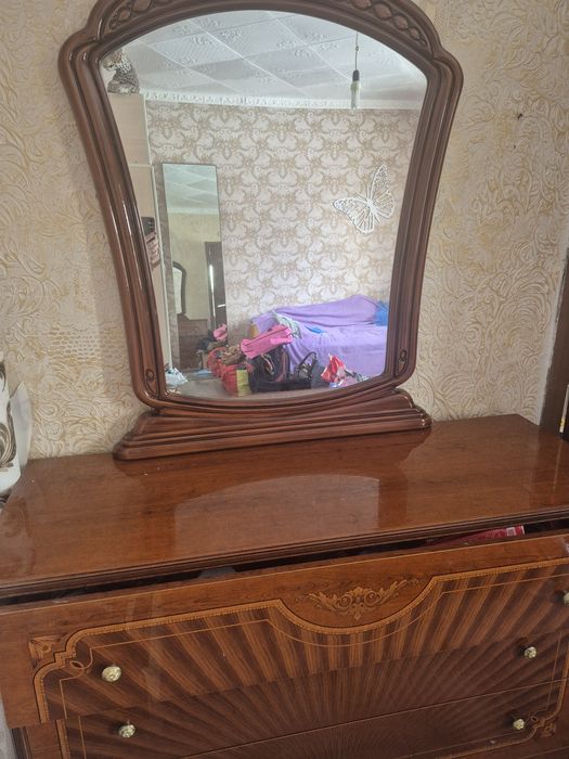 Комод с зеркалом