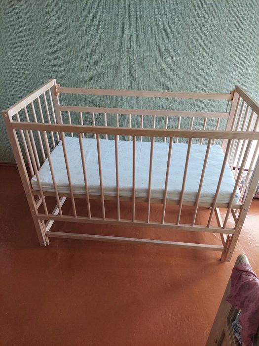 Продаются детская кровать, коляска