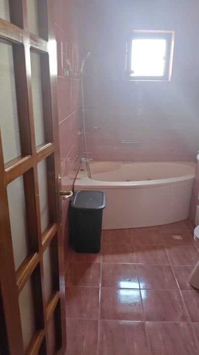 Proprietar, inchiriez apartament cu 3 camere Complex - Universitate - Parvan