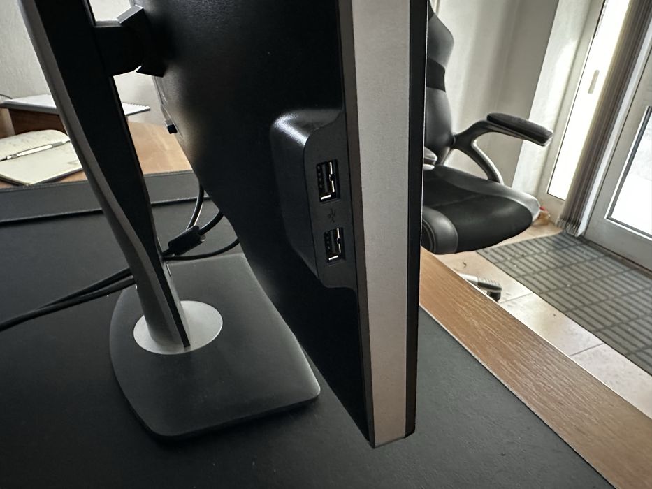 Продавам монитор Dell 24”