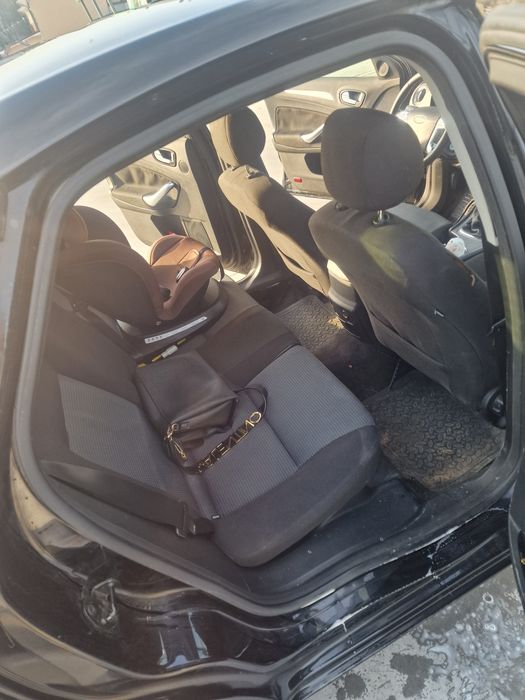 Vând ford mondeo.!