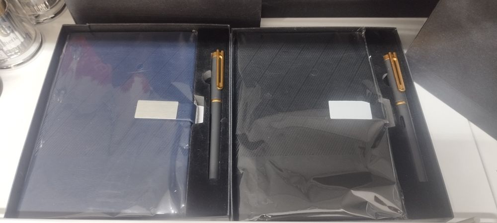 Блокнот с ручкой