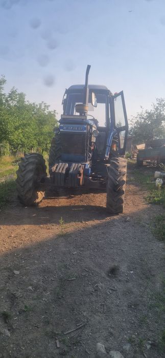 Vând tractor ford 7700 95 de cai
