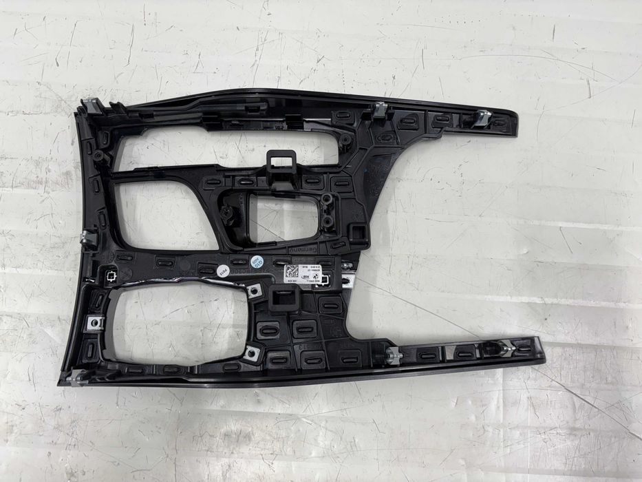 Лайсна централна конзола БМВ Г30 Г31