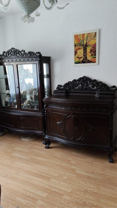 Vitrină și comodă set
