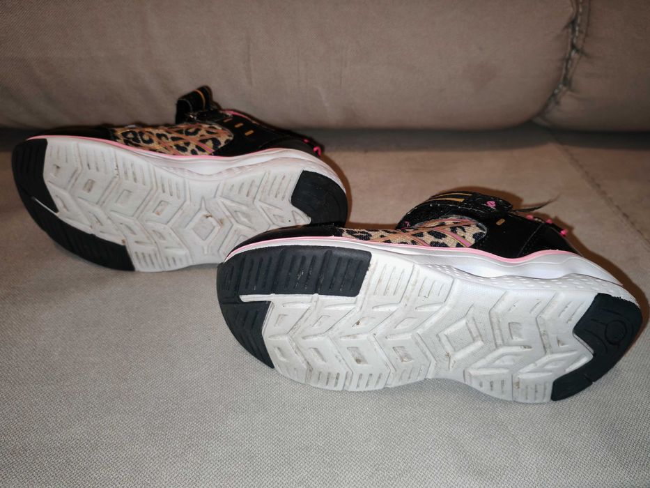 Pantofi sport cu luminite - marimea 26
