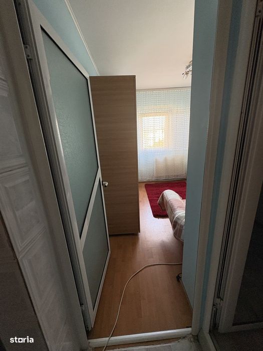 Vând apartament 2 camere, decomandat, zona Vidin