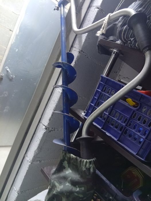 Продам ледобур торнадо 100