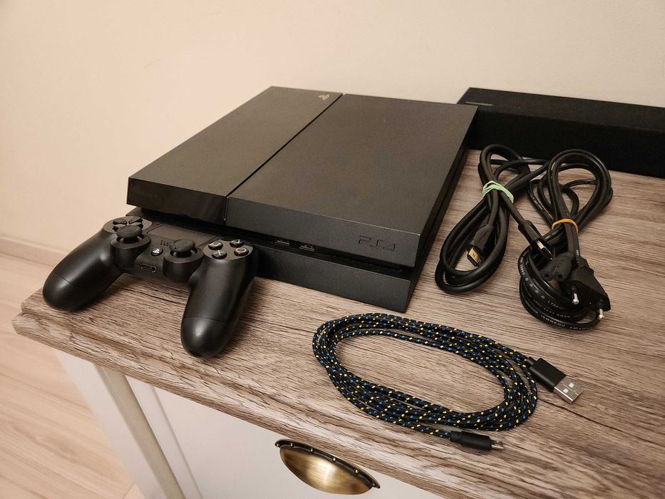 PlayStation 4 (PS4) 500GB - Complet functional, soft 11.02 (modabil)