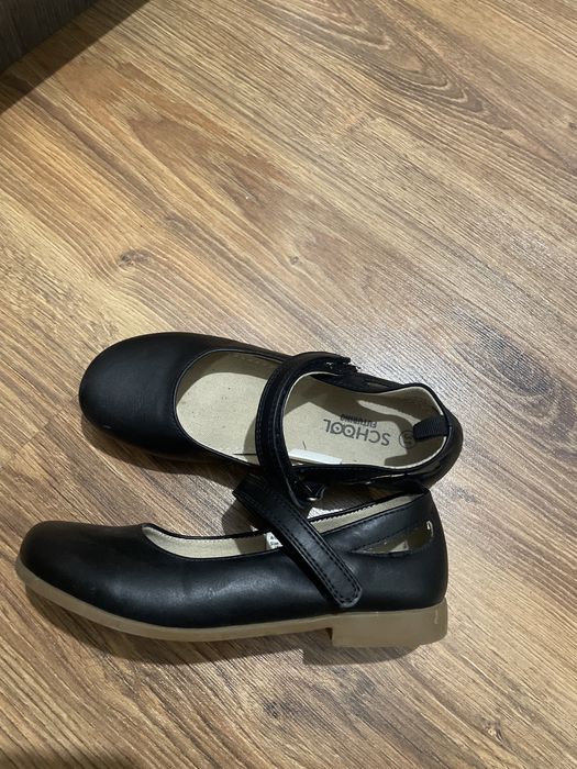 Продам детские туфли к школе