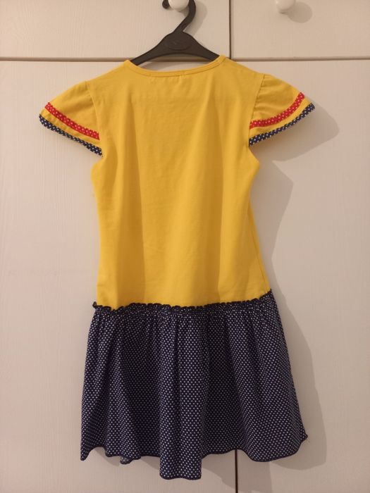 Нарядные платья на девочек и подростков