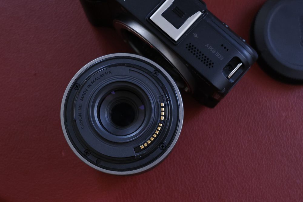 Canon EOS R50 V + RF-S 14-30mm F4-6.3 IS STM + un an garantie