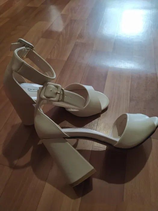 Босоножки  разные