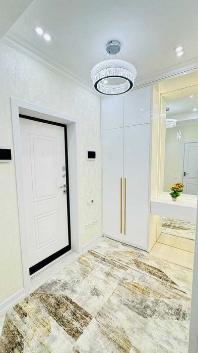 Продаётся Евроремонт 2-х ком, 2-х этаж ориентир Дружба Народов/U-Tower