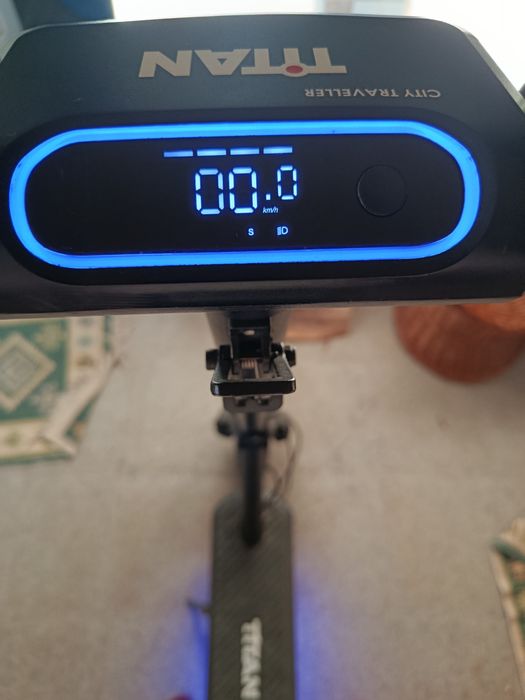 Vând trotineta titan