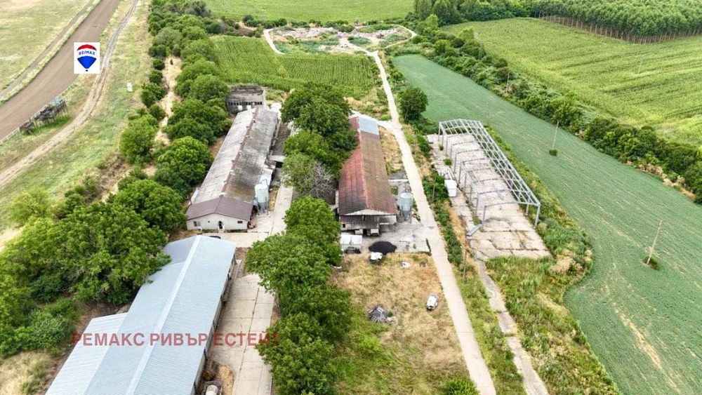 Продава се Промишлена сграда в с. Сандрово, Област Русе - 2465 кв.м за 151 €/кв.м - Снимка #1