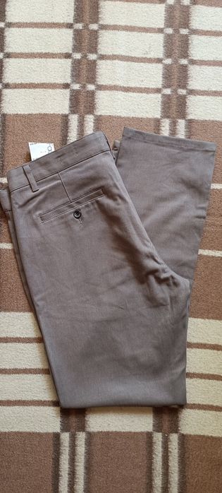 Продам новые джинсы Defacto 54р