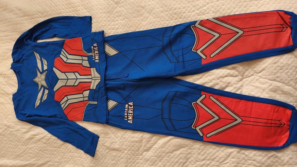 Лот спортни екипи за пролетта размер 128