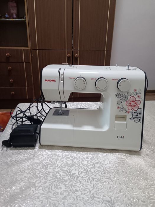 Срочно продаётся швейная машинка