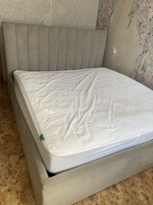 Продам двухспальную кровать