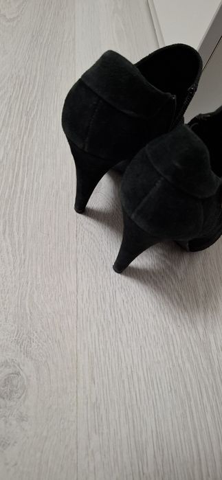 Vând botine piele întoarsă