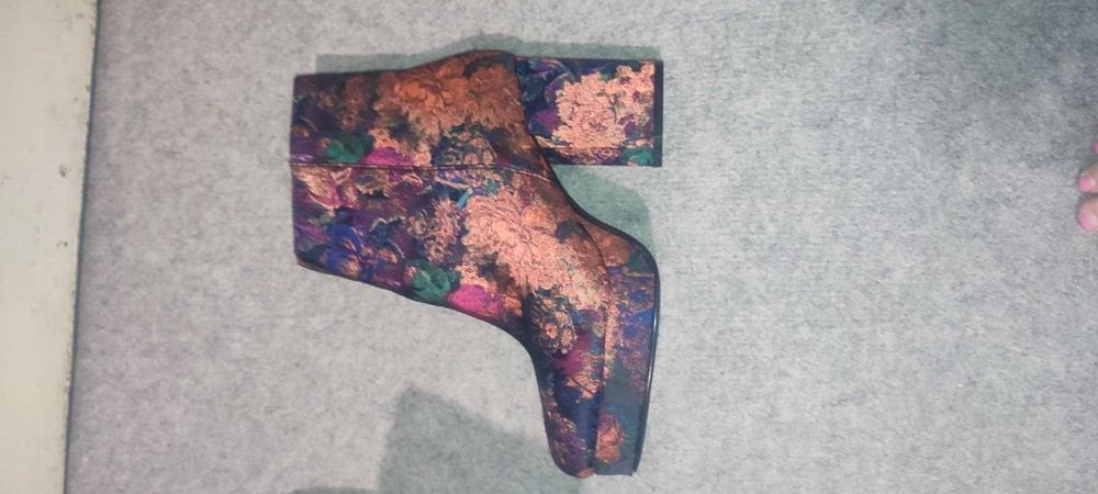 Жакардови дамски боти Primark с флорални мотиви