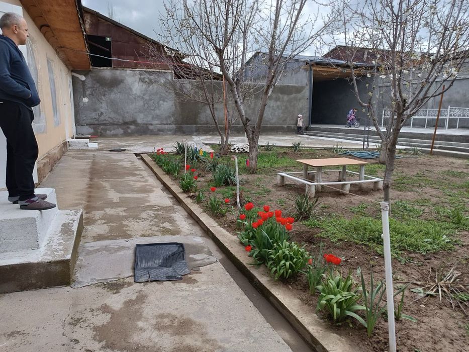 Uchastka sotiladi. Sarka mahalla orentir: g’ishtko’prik