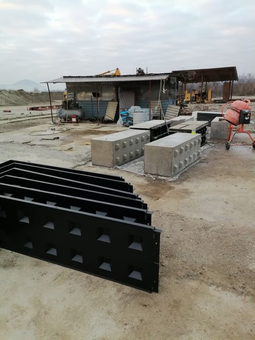 Matrițe,cofraje- blocuri beton lego(nu necesita clesti pentru mutat)