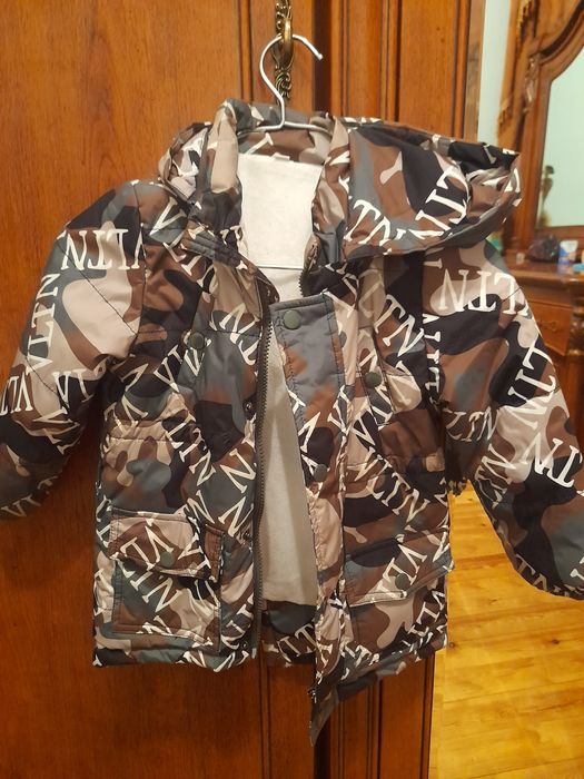 Осенняя тёплая куртка на 3-4 года. Очень хорошее состояние