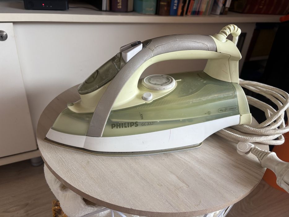 Продавам ютия Philips