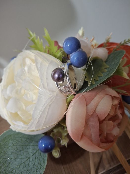 Продаются  серебряные серьги с жемчугом  и кольцо с жемчугом.  Отполир