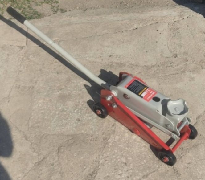 подкатной домкрат 2, 5 тонны