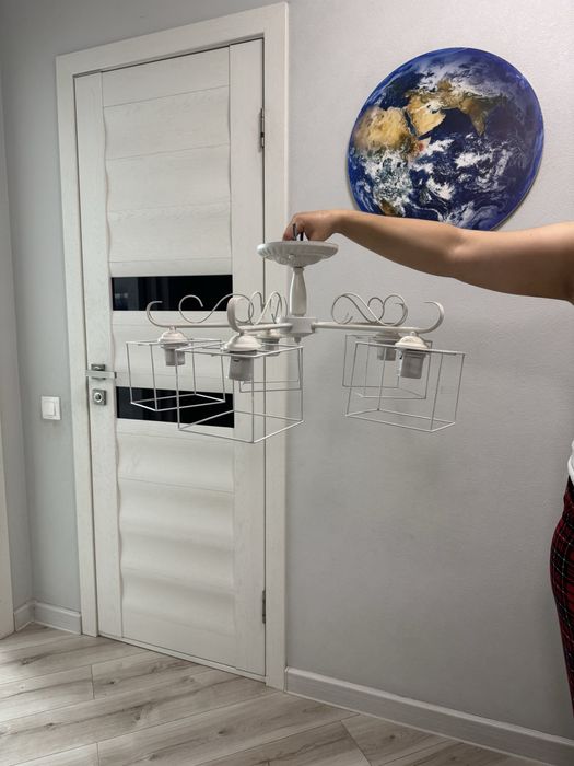 Продам  Люстры  3 штуки