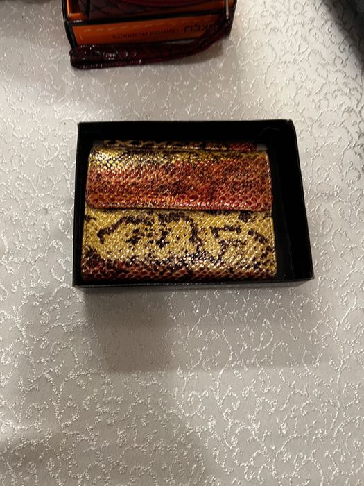 Продам разные сумки и кошельки по 5000