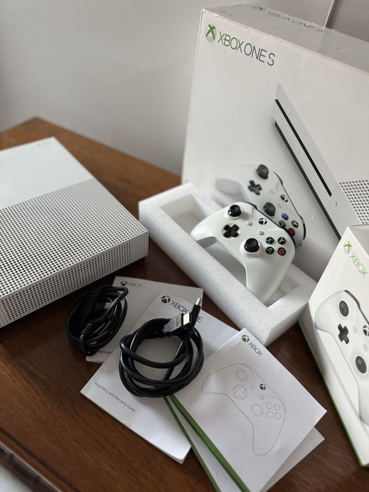 xbox one s 1tb in stare ca noua