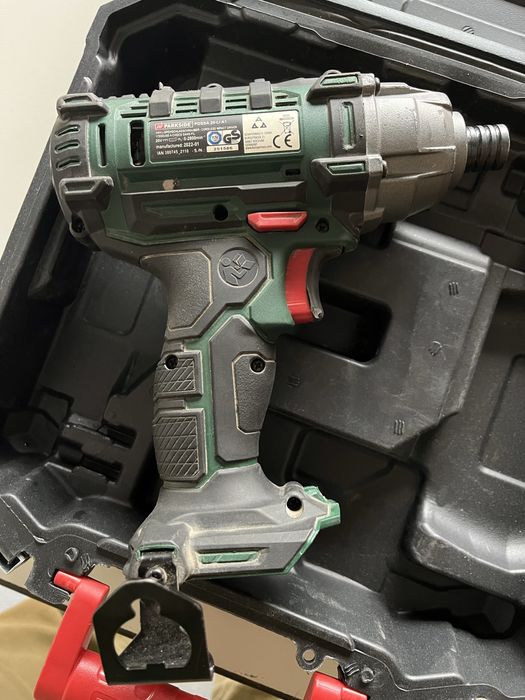 Masina insurubat cu percutie