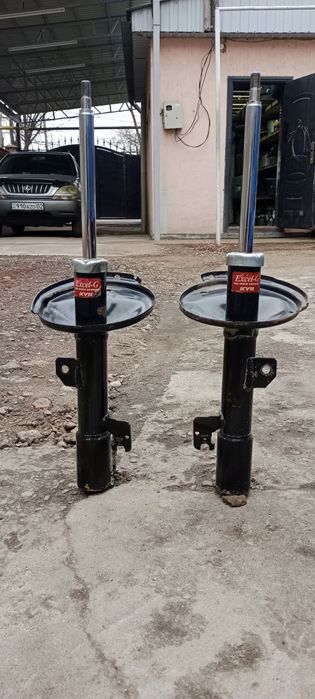 Амортизатор на RX 330