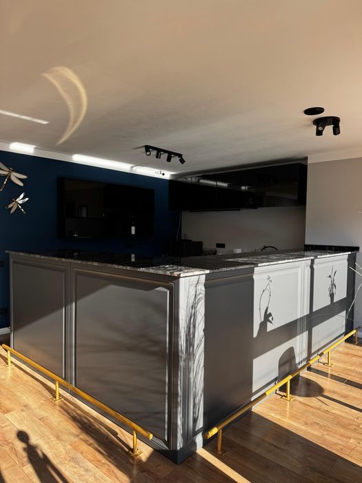 Mobilier cafenea premium la comandă - bar complet - stare excelentă