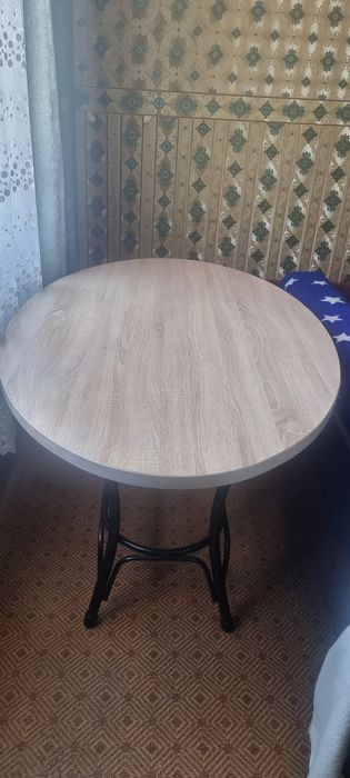Овальный столь гостевой
