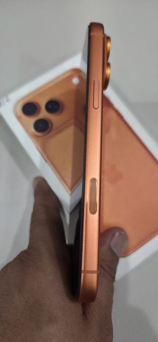 IPhone 17 pro max orange