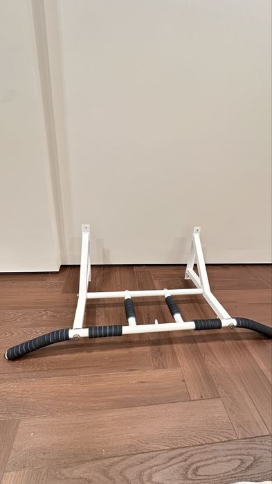 Турник настенный