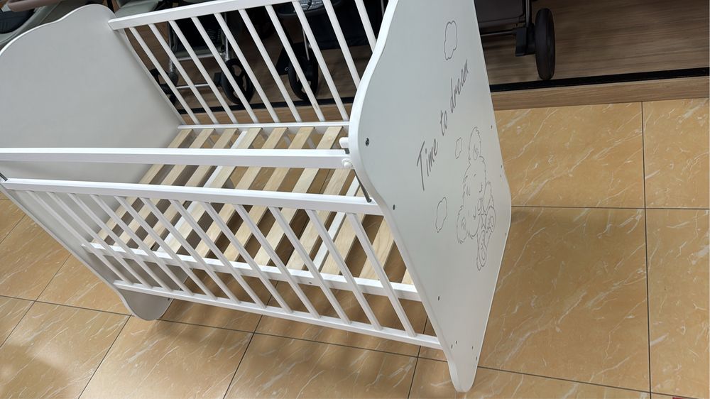 Детская кроватка (манеж)