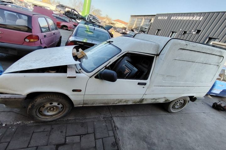 Far dreapta Renault Express 2000