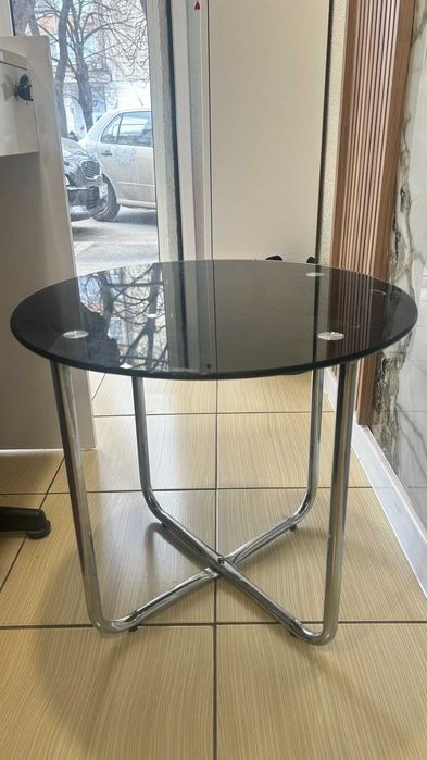 Посетителски стол 2бр и стъклена маса