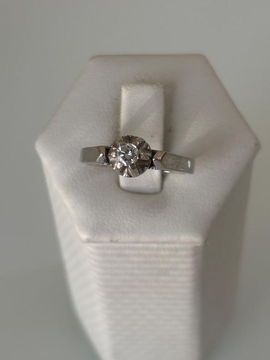 Inel de aur alb 18k cu diamant Amanet BKG