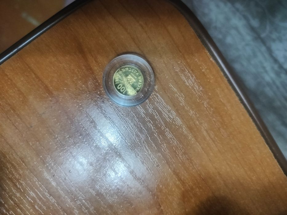 Продам золотую монету