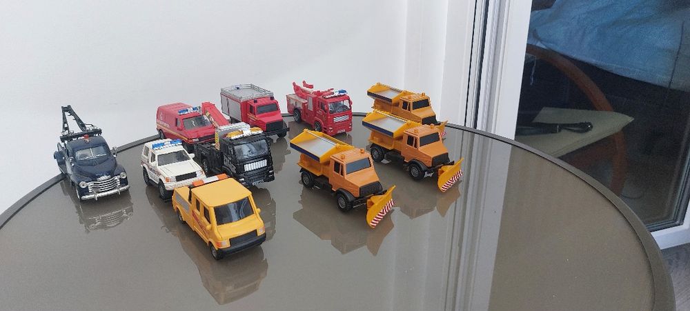 Vw,Mercedes machete 1/43 utilitare