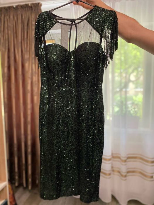 Vând rochie purtata o singura data la un eveniment !