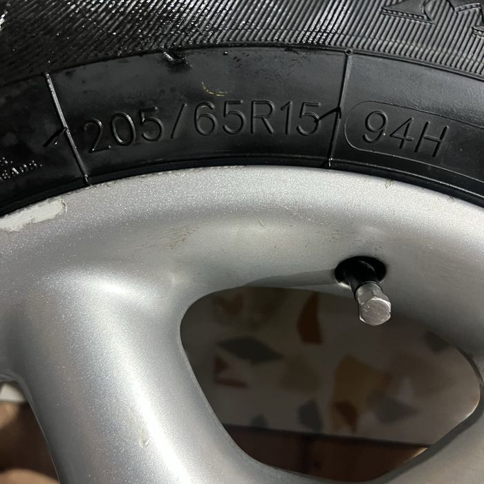 Продам шины с дисками сроно